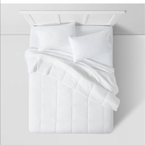 Room Essentials Duvet Insert- White